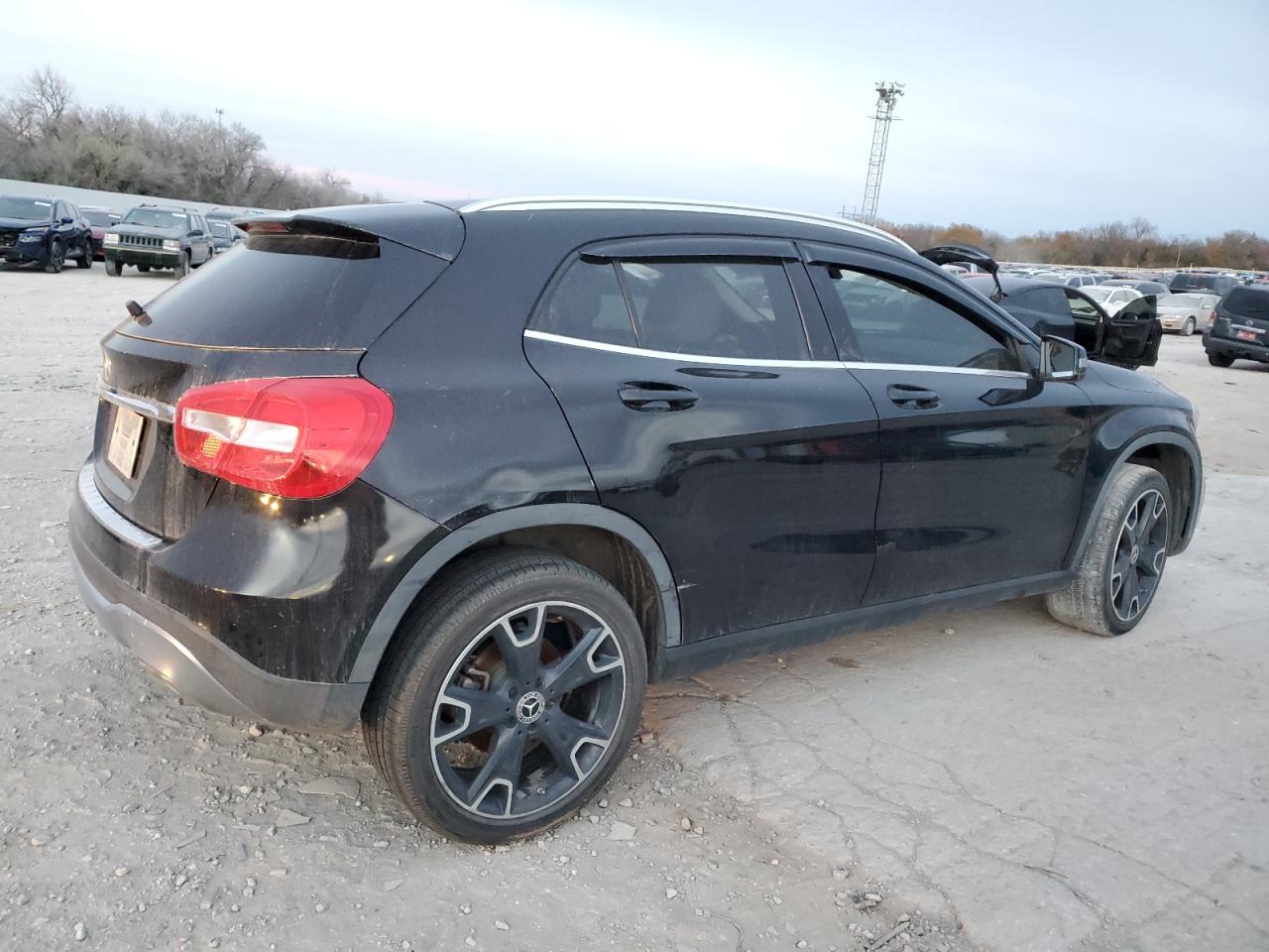 VIN WDCTG4EB3JJ383982 2018 MERCEDES-BENZ GLA-CLASS no.3