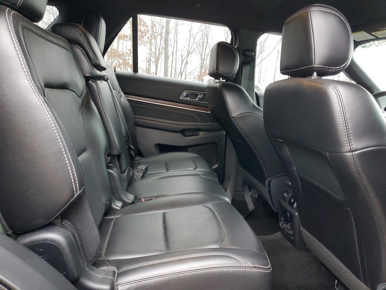 2017 Ford Explorer - Image 12