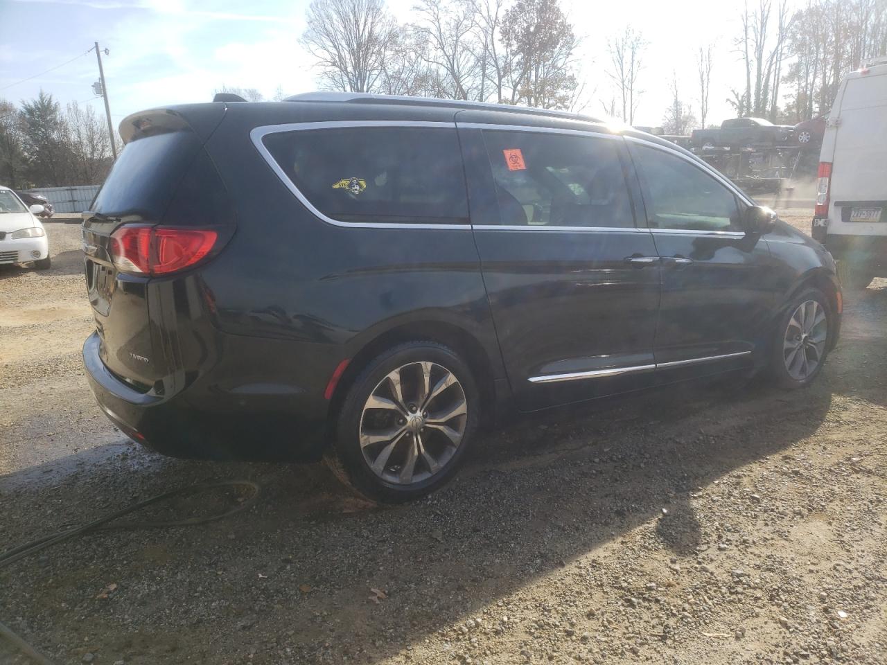 2017 Chrysler Pacifica - Image 3