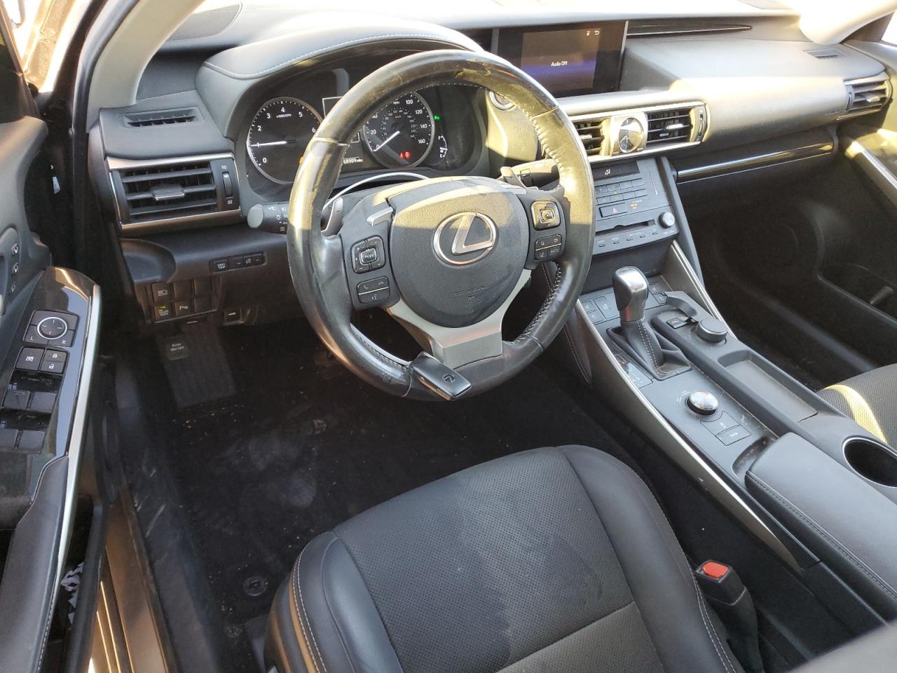 2019 Lexus IS - Image 8