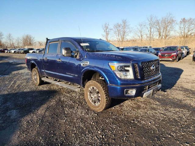  NISSAN TITAN 2017 Синий