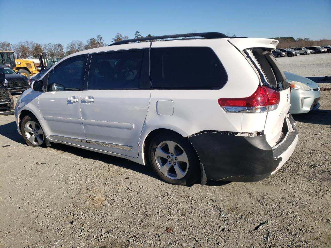 2014 Toyota Sienna - Image 2