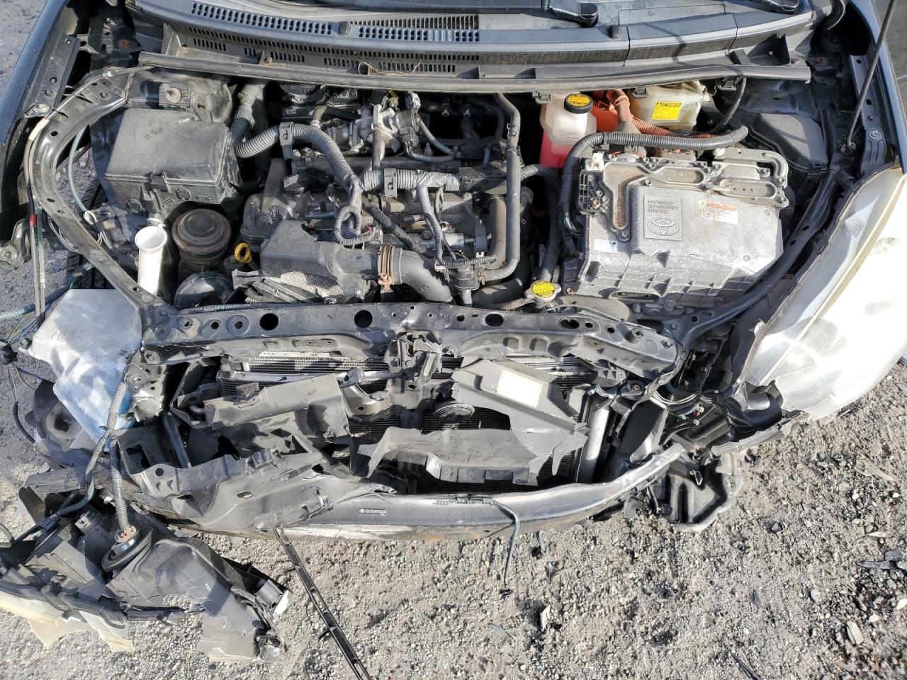 2013 Toyota Prius - Image 11