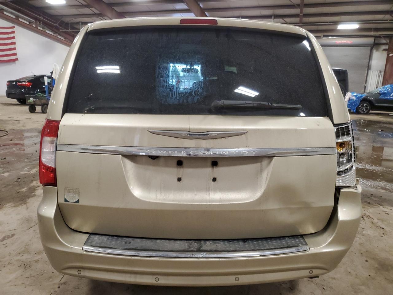 2011 Chrysler Town & Country - Image 6