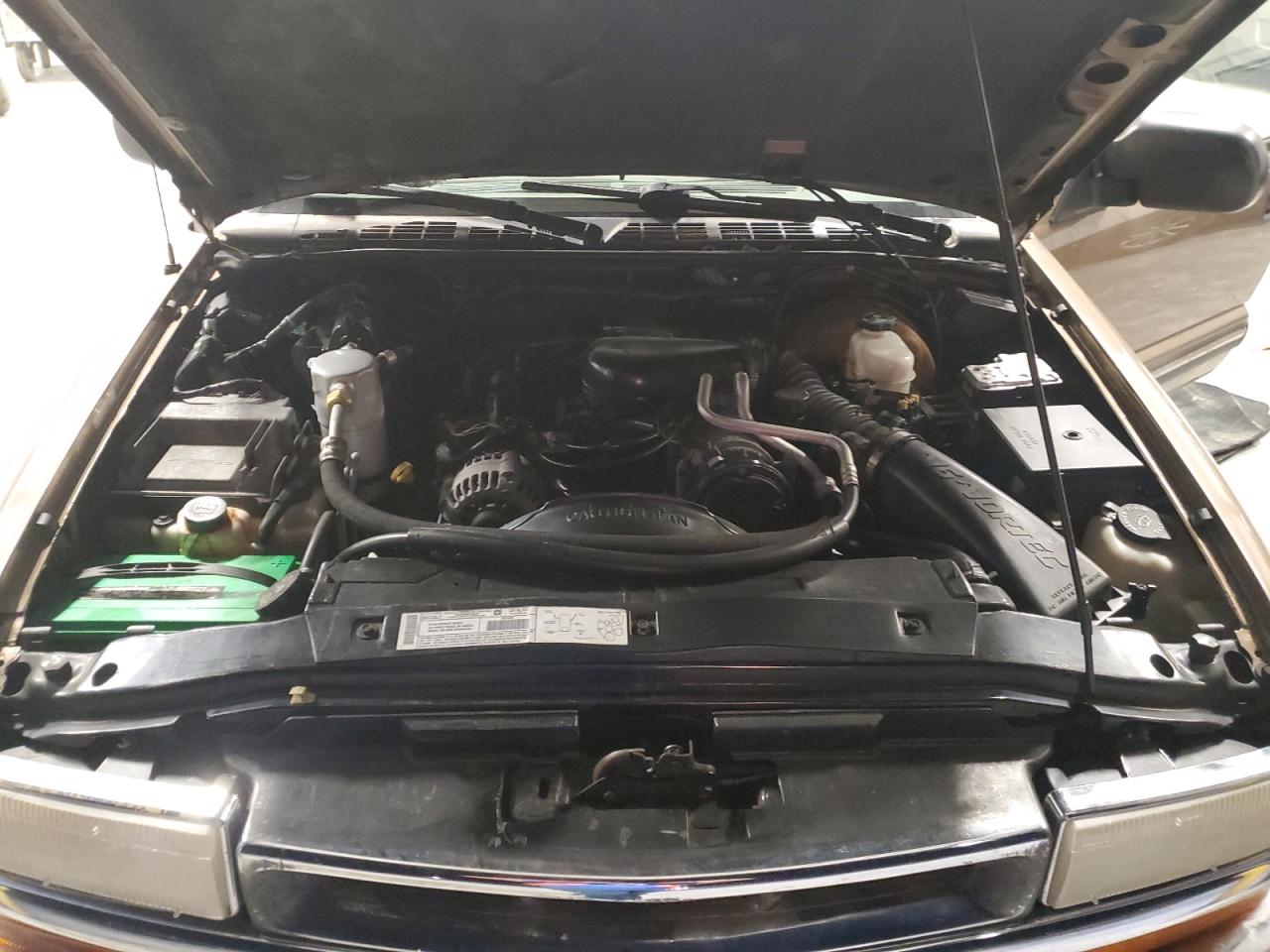 2003 Chevrolet S-10 Pickup - Image 12