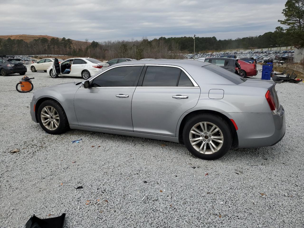 VIN 2C3CCAET0HH511734 2017 CHRYSLER 300 no.2