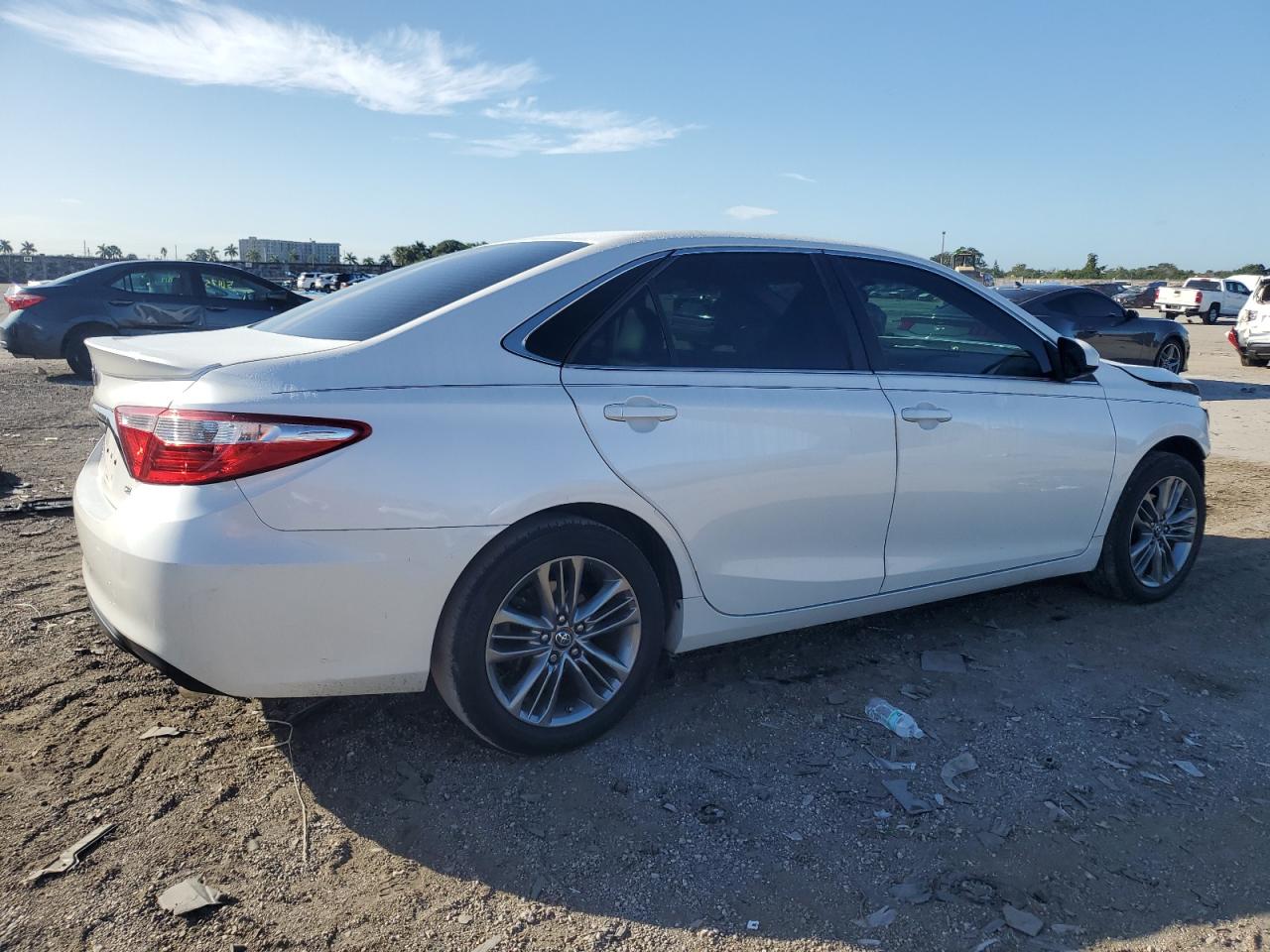 VIN 4T1BF1FK7HU415709 2017 TOYOTA CAMRY no.3