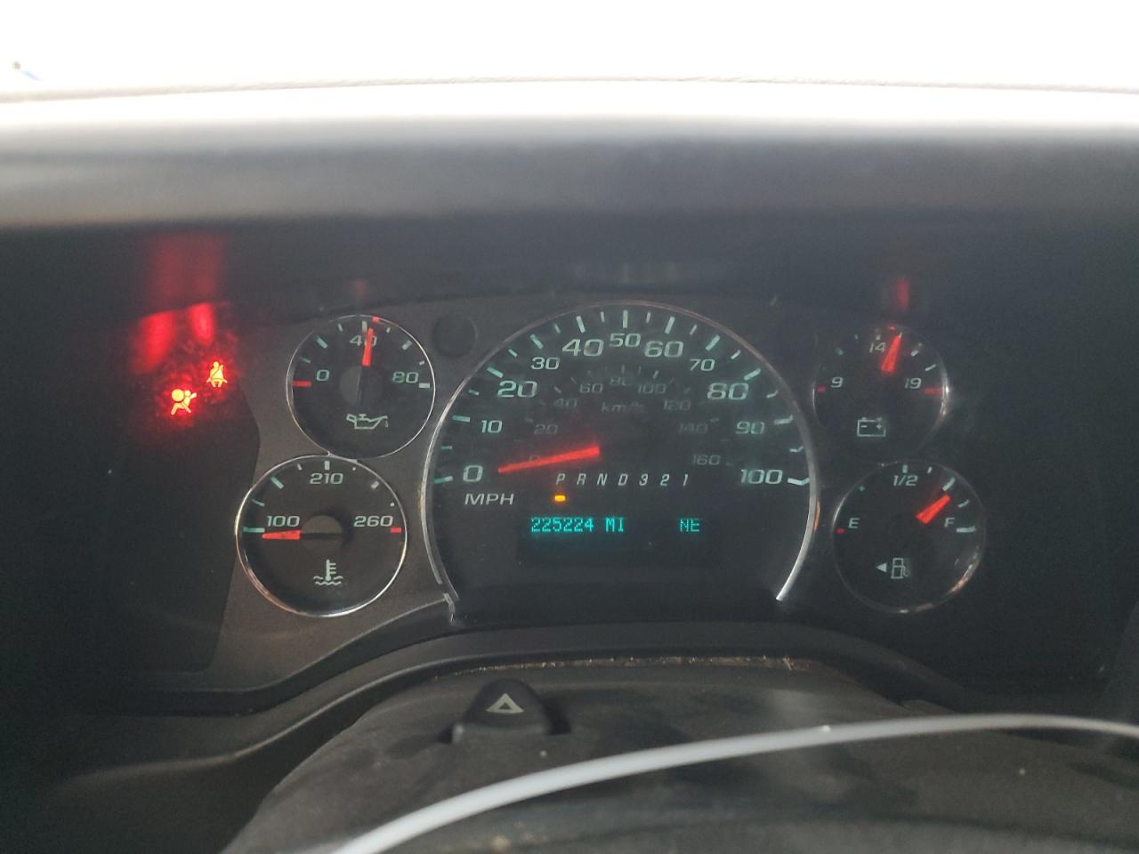 2010 Chevrolet Express - Image 9