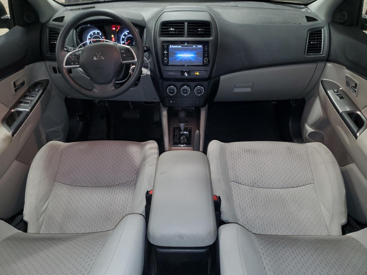 2018 Mitsubishi Outlander - Image 8