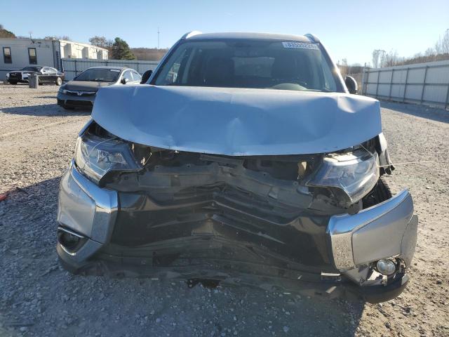  MITSUBISHI OUTLANDER 2017 Srebrny