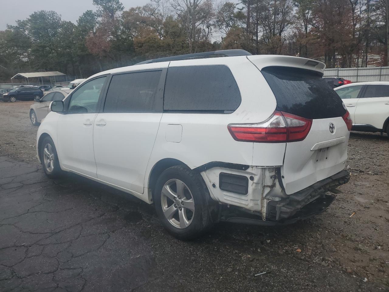 2015 Toyota Sienna - Image 2