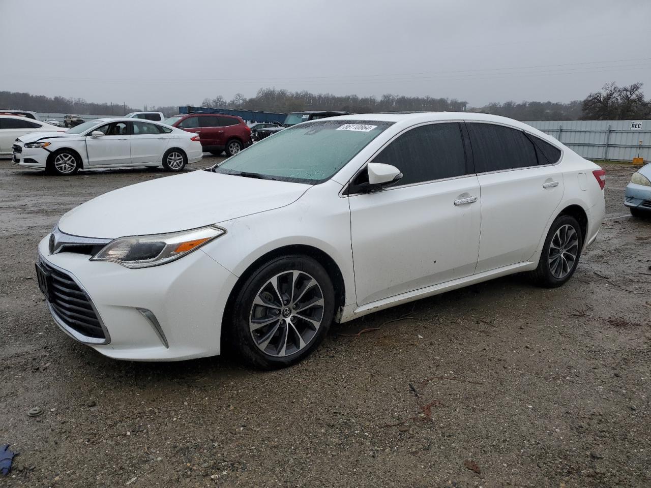 2018 Toyota Avalon - Image 1
