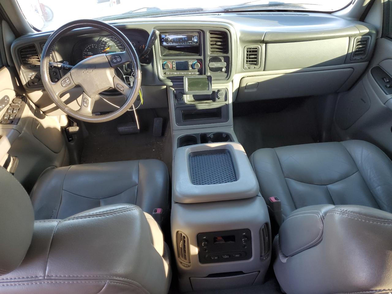 2005 Chevrolet Avalanche - Image 8