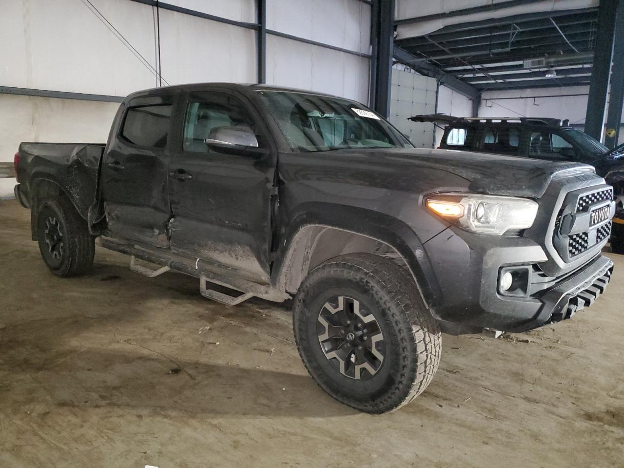 VIN 3TMDZ5BN8JM047109 2018 TOYOTA TACOMA no.4