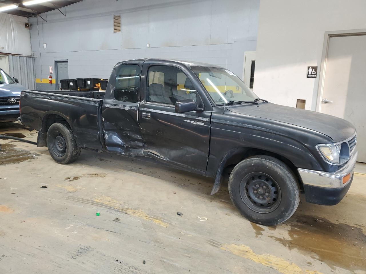 1995 Toyota Tacoma - Image 4