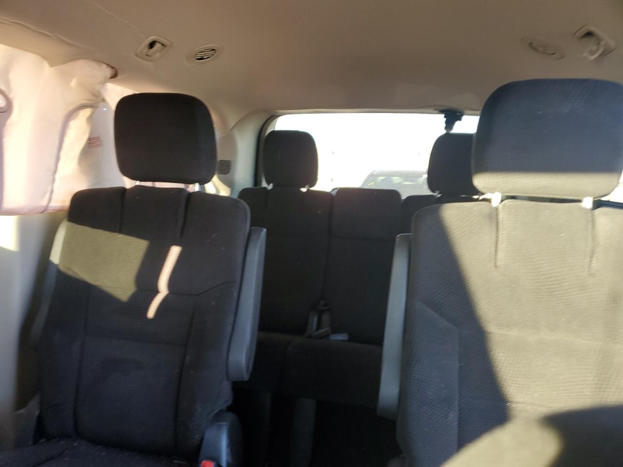 2015 Dodge Caravan - Image 10