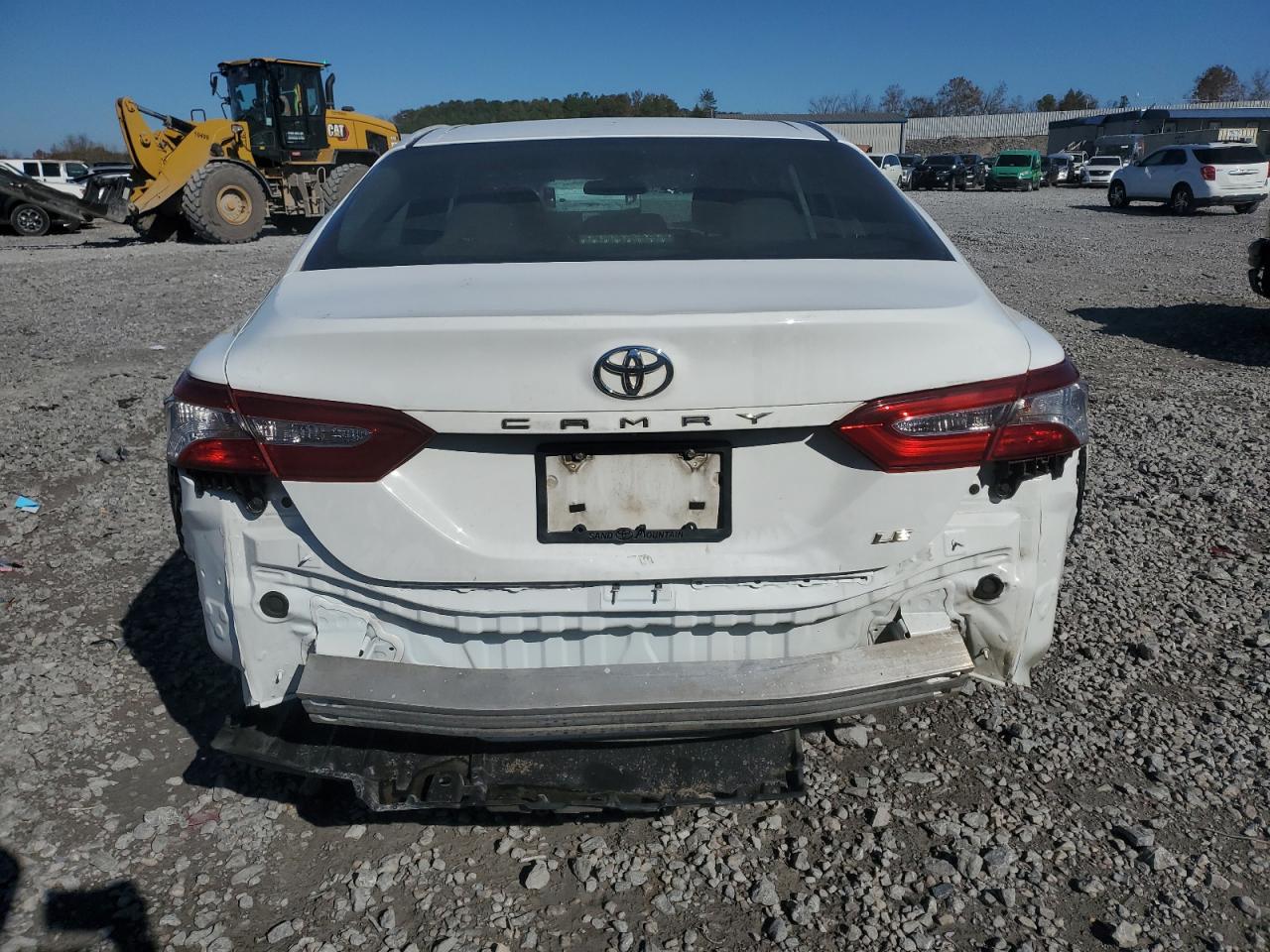 VIN 4T1B11HK6JU647686 2018 TOYOTA CAMRY no.6