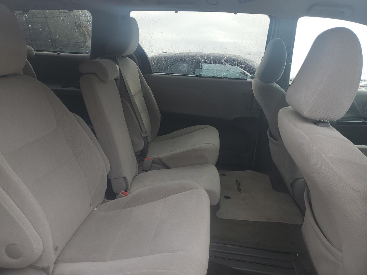2015 Toyota Sienna - Image 11
