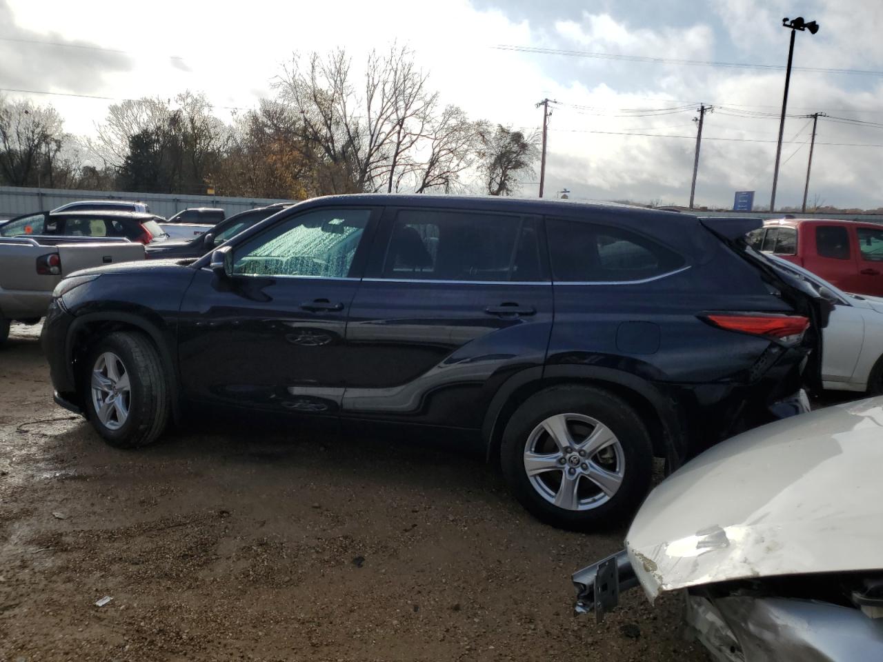2021 Toyota Highlander - Image 2