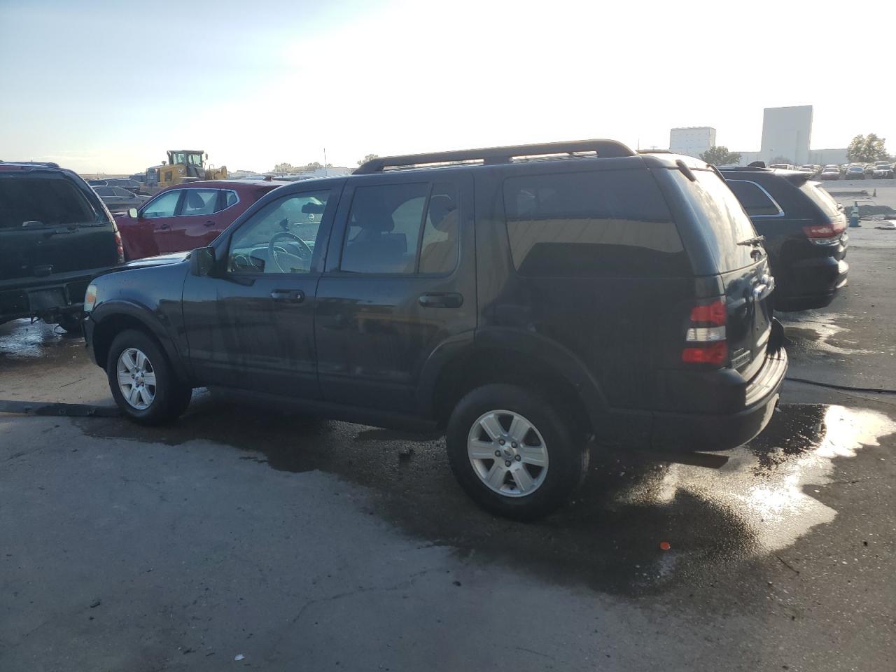 2010 Ford Explorer - Image 2