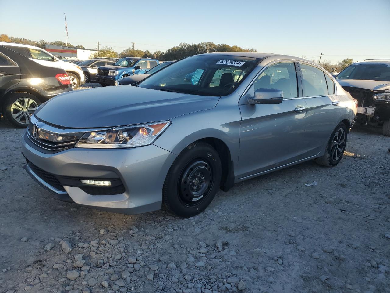 VIN 1HGCR3F88HA040206 2017 HONDA ACCORD no.1