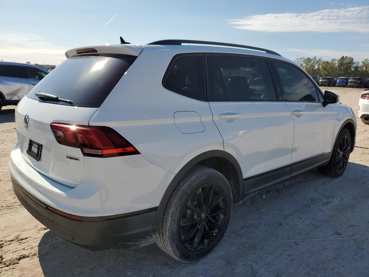 2021 Volkswagen Tiguan - Image 3