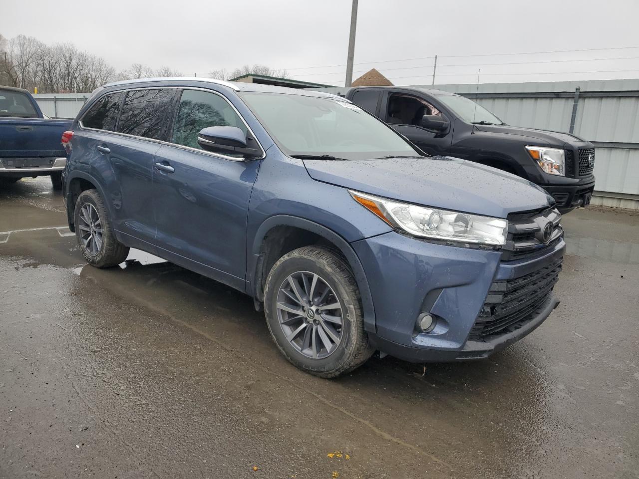 VIN 5TDJZRFHXJS839826 2018 TOYOTA HIGHLANDER no.4