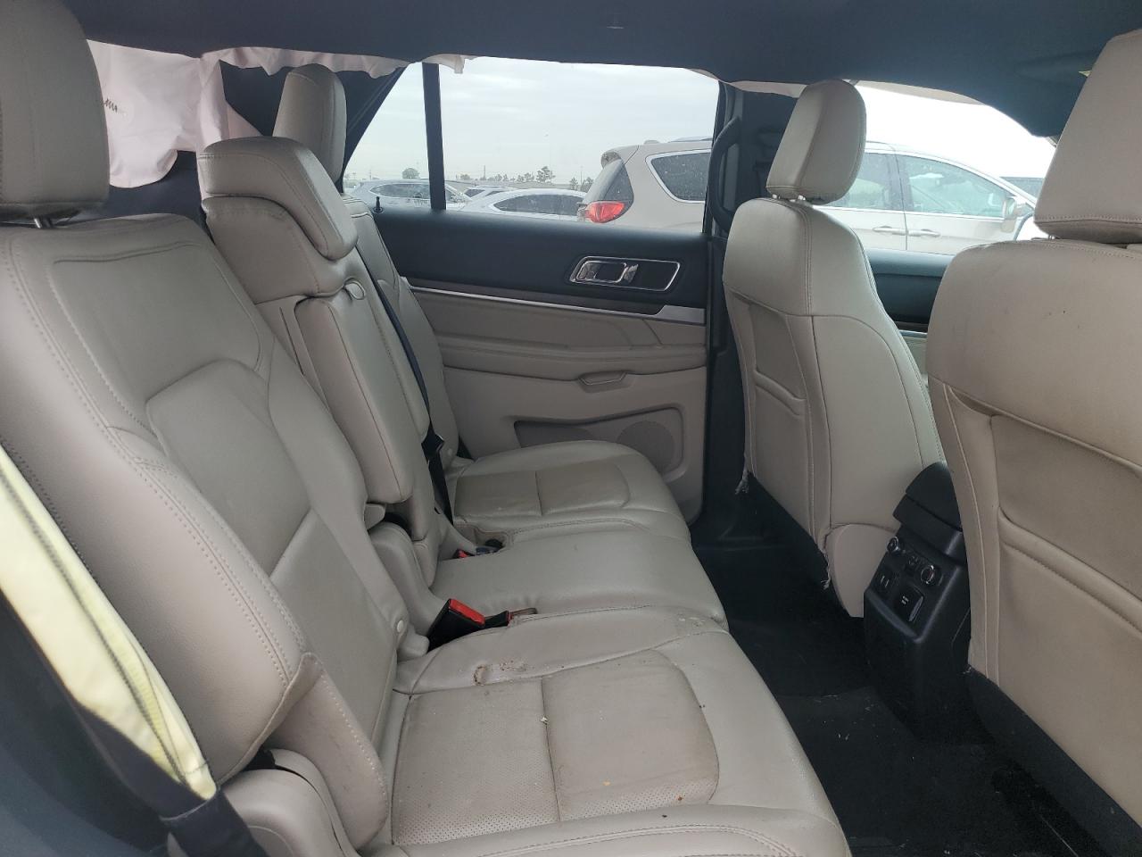 2018 Ford Explorer - Image 11