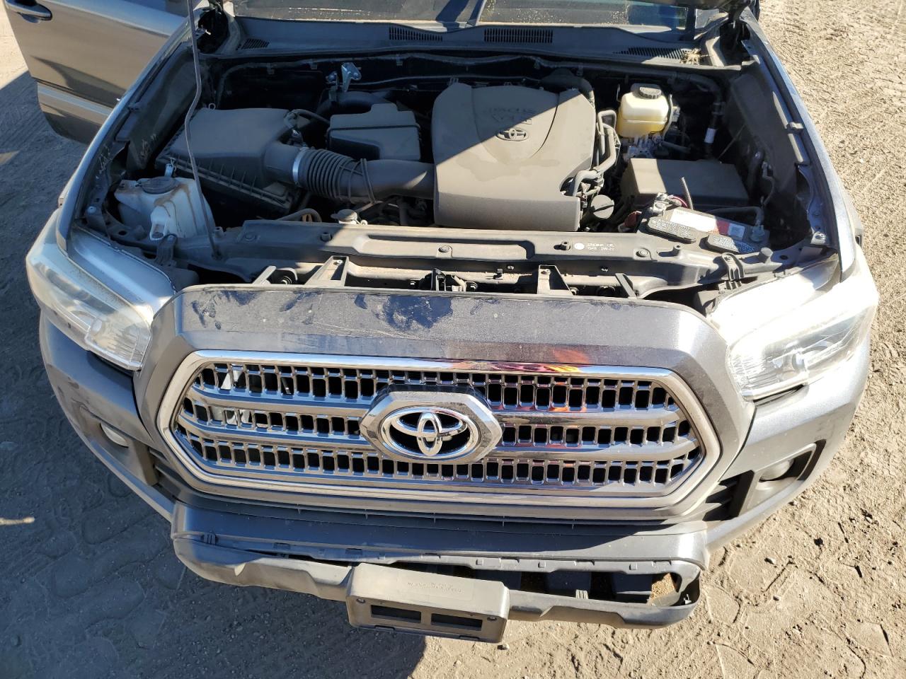 2016 Toyota Tacoma - Image 12