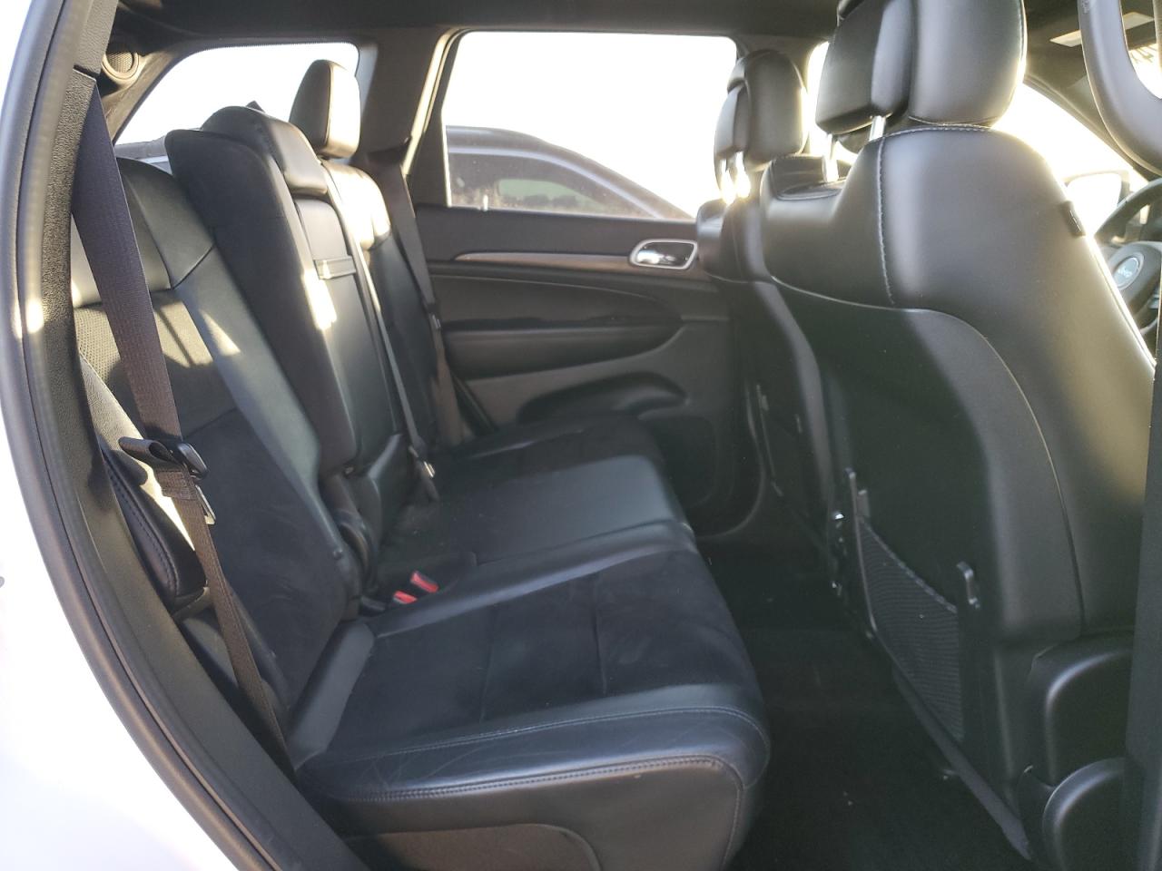 2018 Jeep Grand Cherokee - Image 11