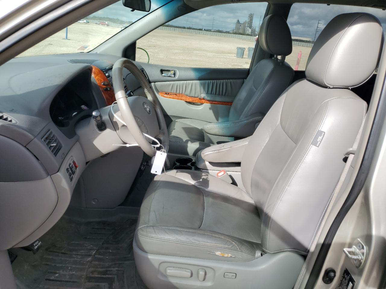 2009 Toyota Sienna - Image 7