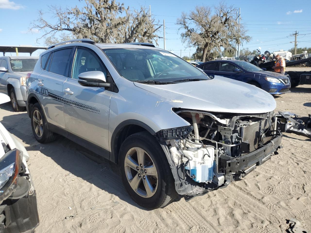 VIN 2T3RFREV4FW245161 2015 TOYOTA RAV4 no.4