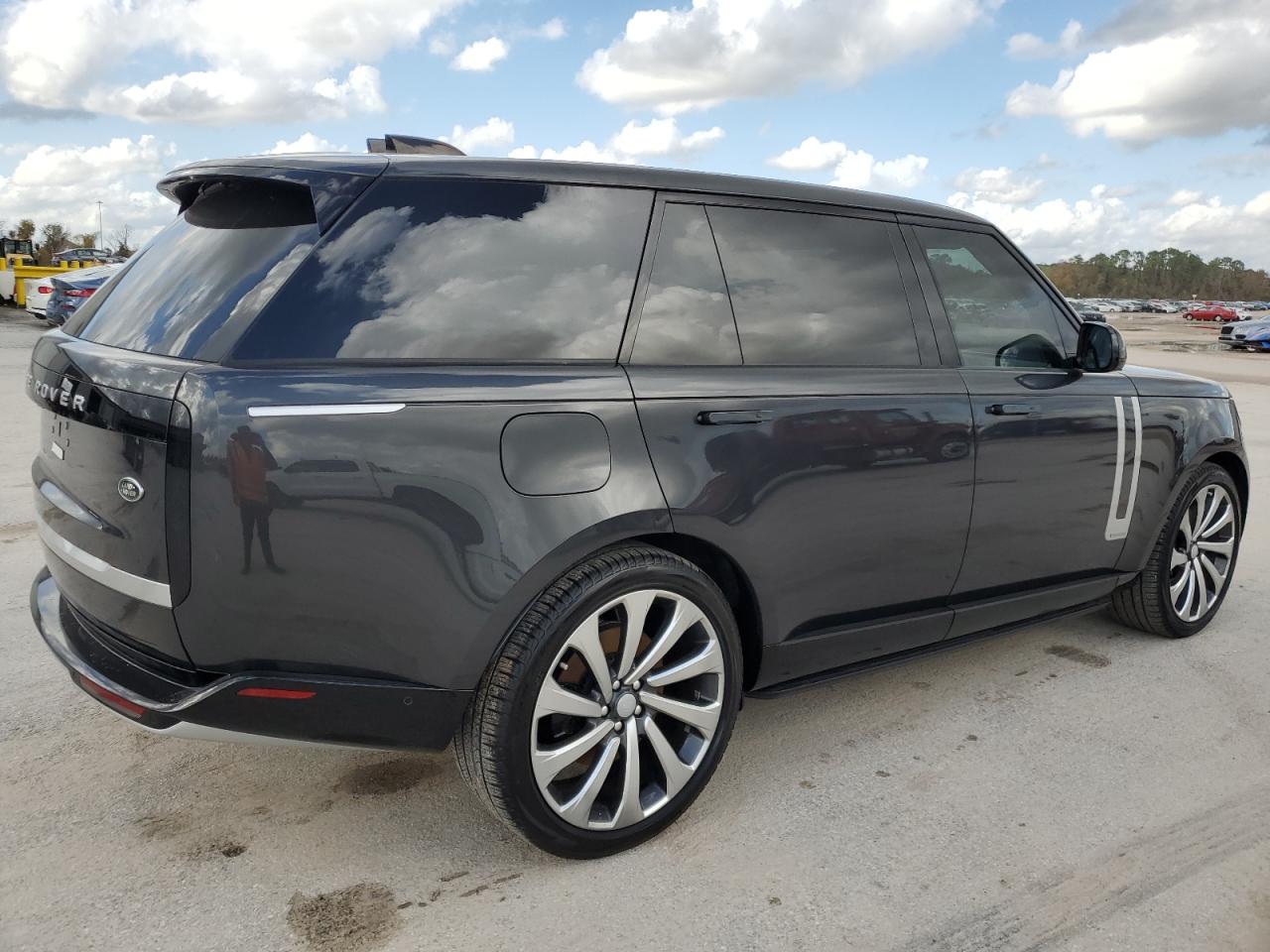 2023 Land Rover Range Rover - Image 3