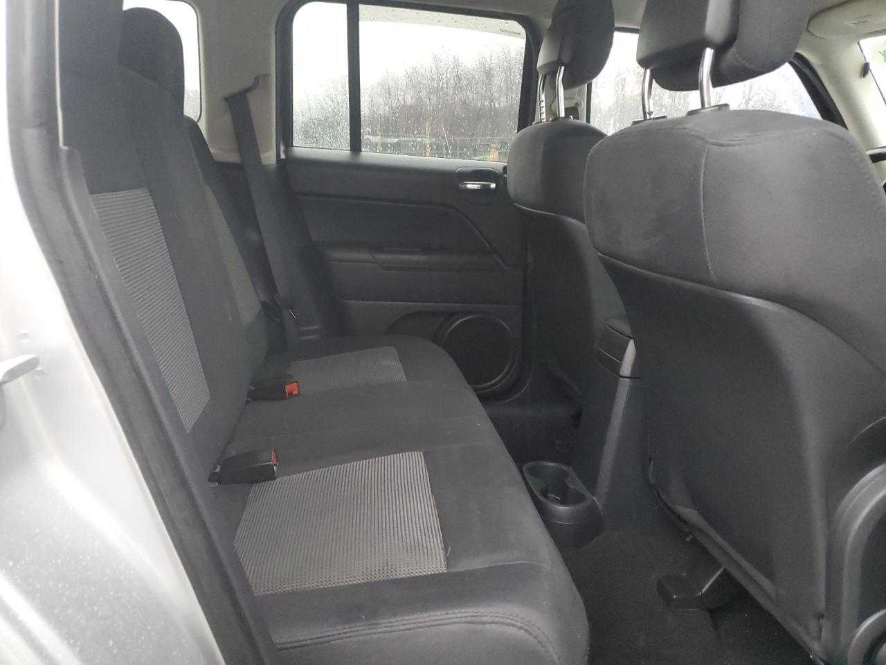 2011 Jeep Liberty (Patriot) - Image 11
