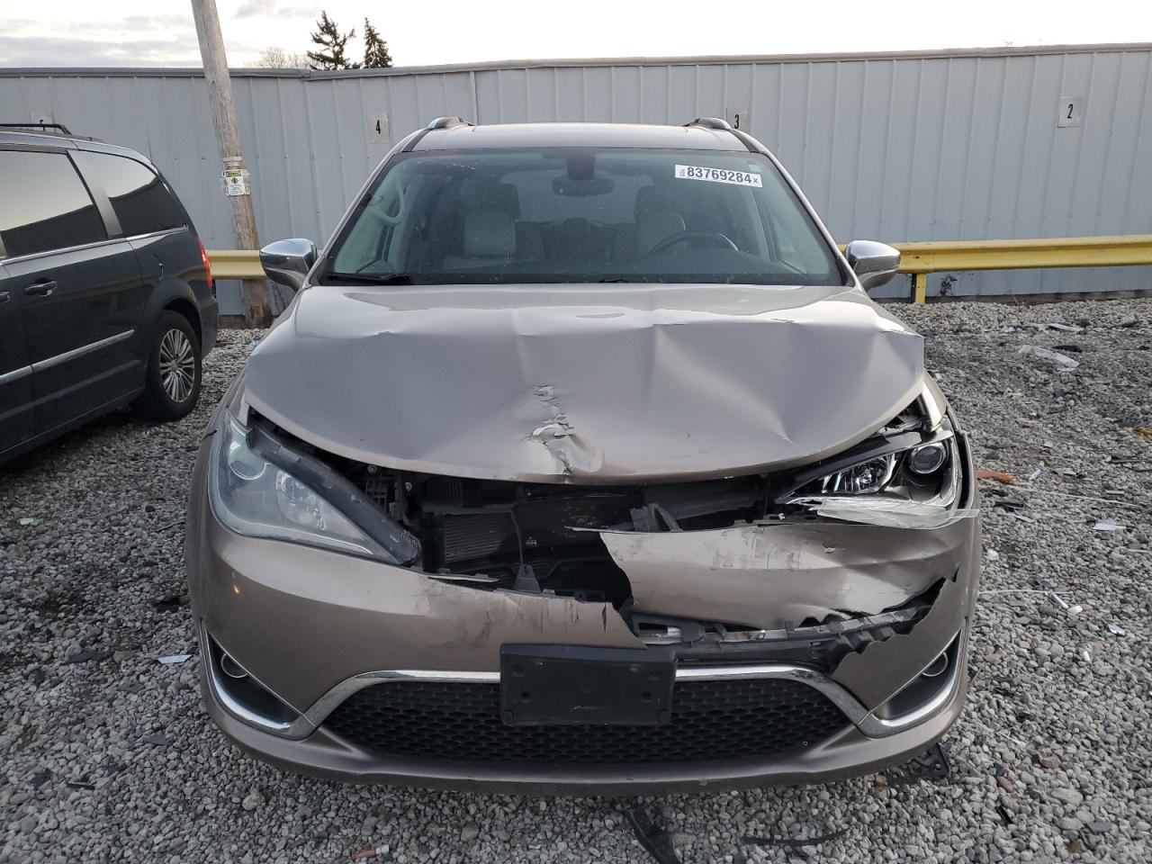 2017 Chrysler Pacifica - Image 5