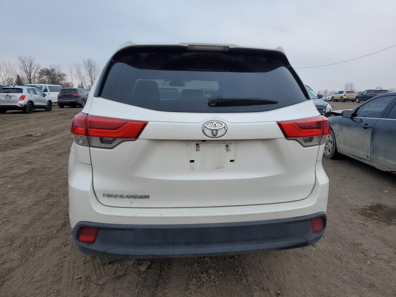 2017 Toyota Highlander - Image 6