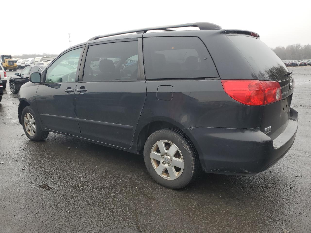 2008 Toyota Sienna - Image 2