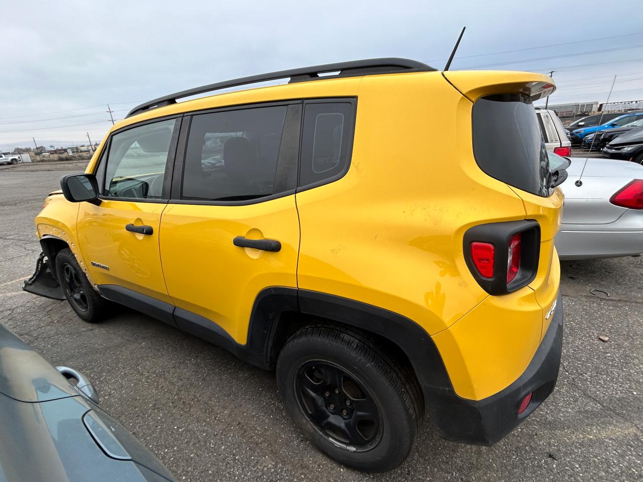 VIN ZACCJBAT8FPC38048 2015 JEEP RENEGADE no.2