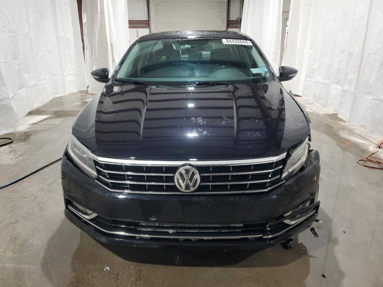 VIN 1VWBA7A3XJC007431 2018 VOLKSWAGEN PASSAT no.5