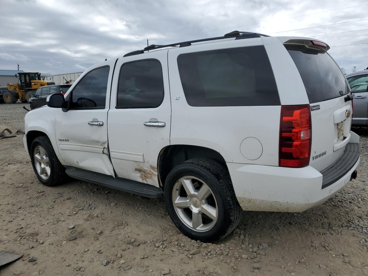 VIN 1GNSCBE00DR281374 2013 CHEVROLET TAHOE no.2