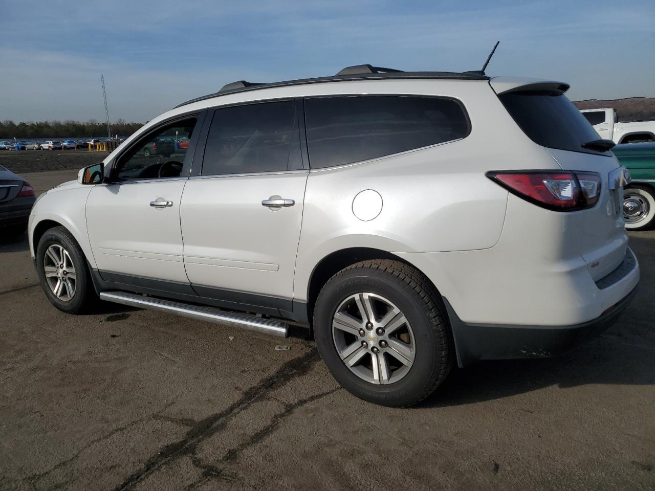 VIN 1GNKVHKD8GJ112677 2016 CHEVROLET TRAVERSE no.2