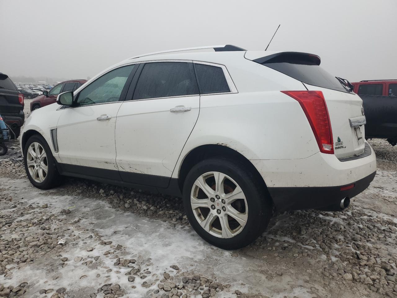 VIN 3GYFNCE37GS511153 2016 CADILLAC SRX no.2