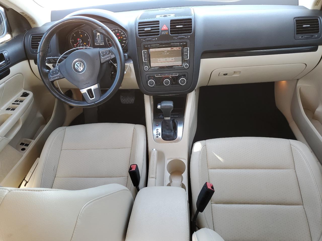 2010 Volkswagen Jetta - Image 8