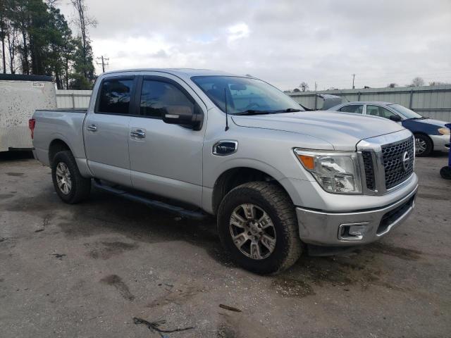  NISSAN TITAN 2017 Silver