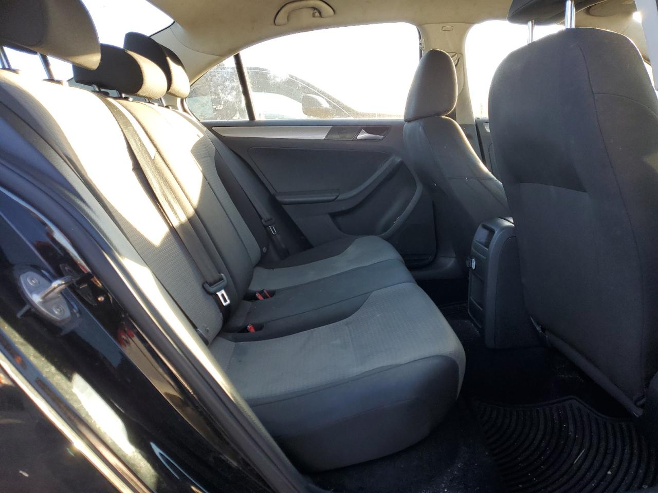 2018 Volkswagen Jetta - Image 10