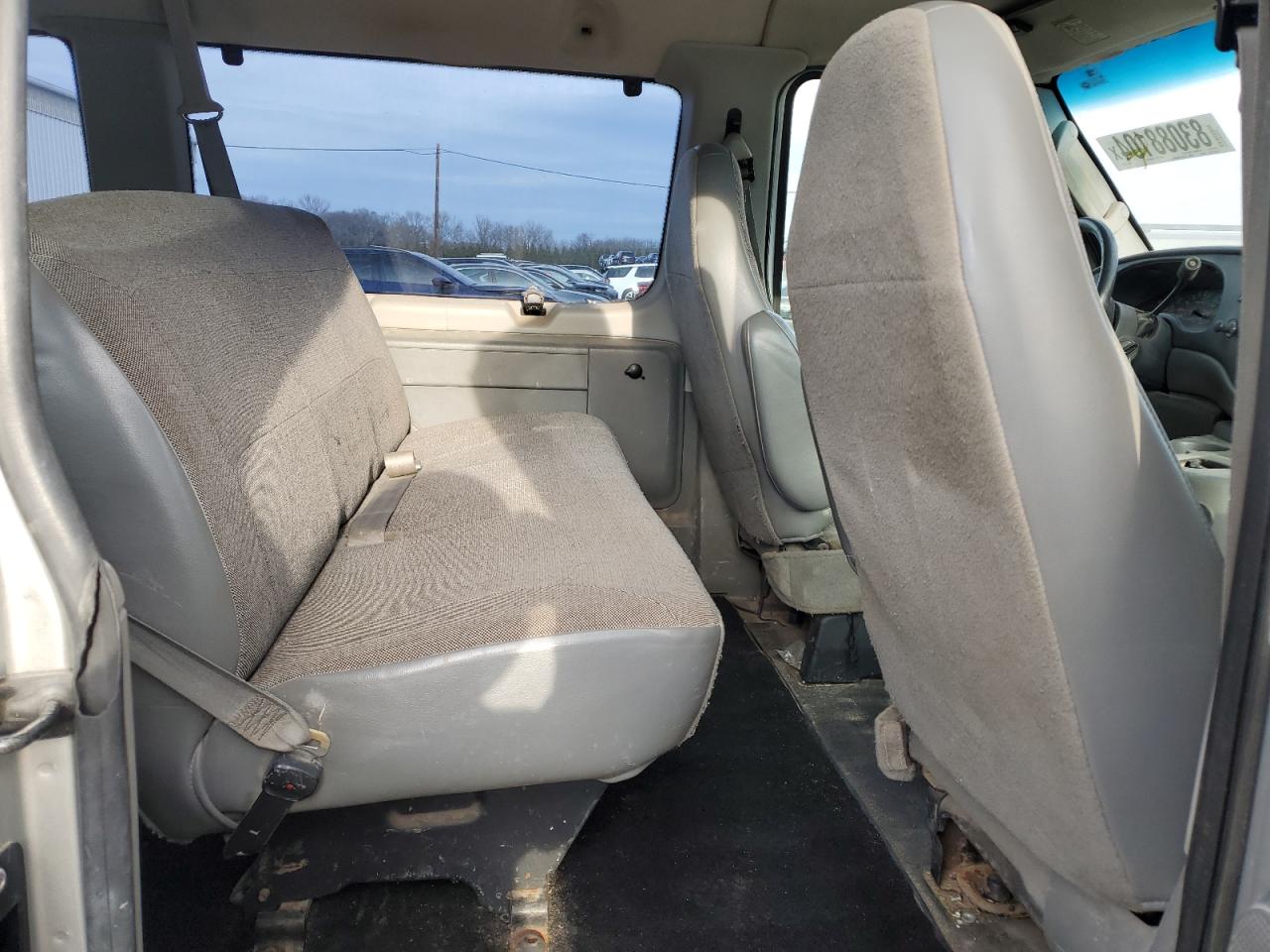 2004 Ford Econoline - Image 11