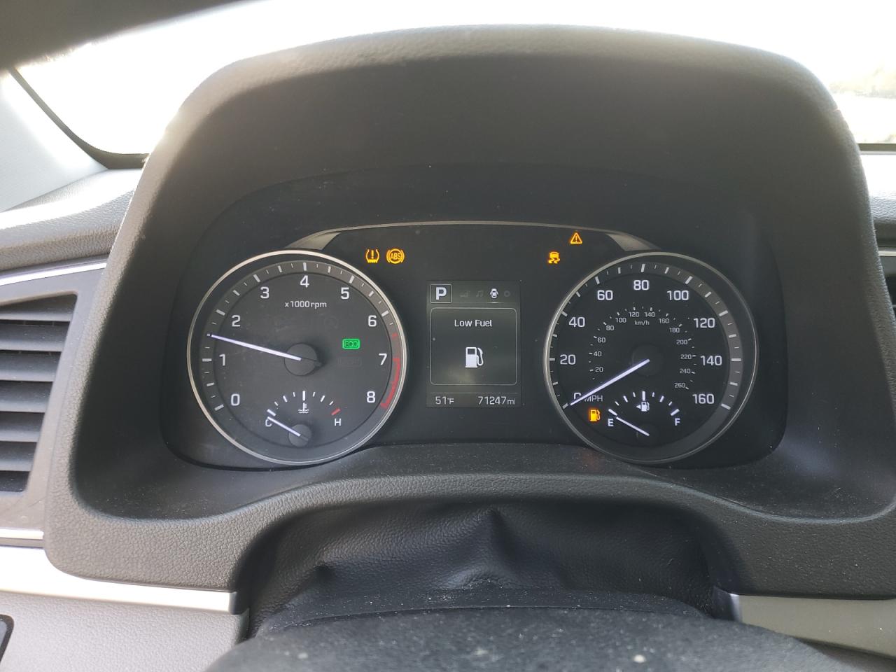 2018 Hyundai Elantra - Image 9