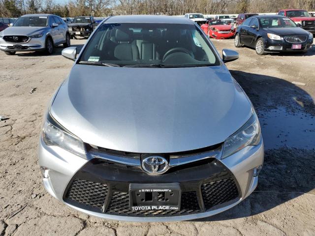  TOYOTA CAMRY 2017 Srebrny