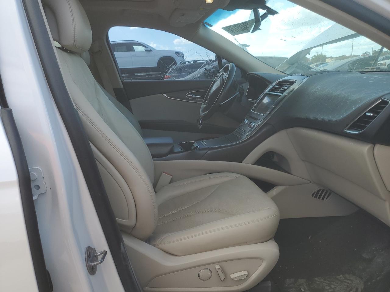 2019 Lincoln Nautilus - Image 7