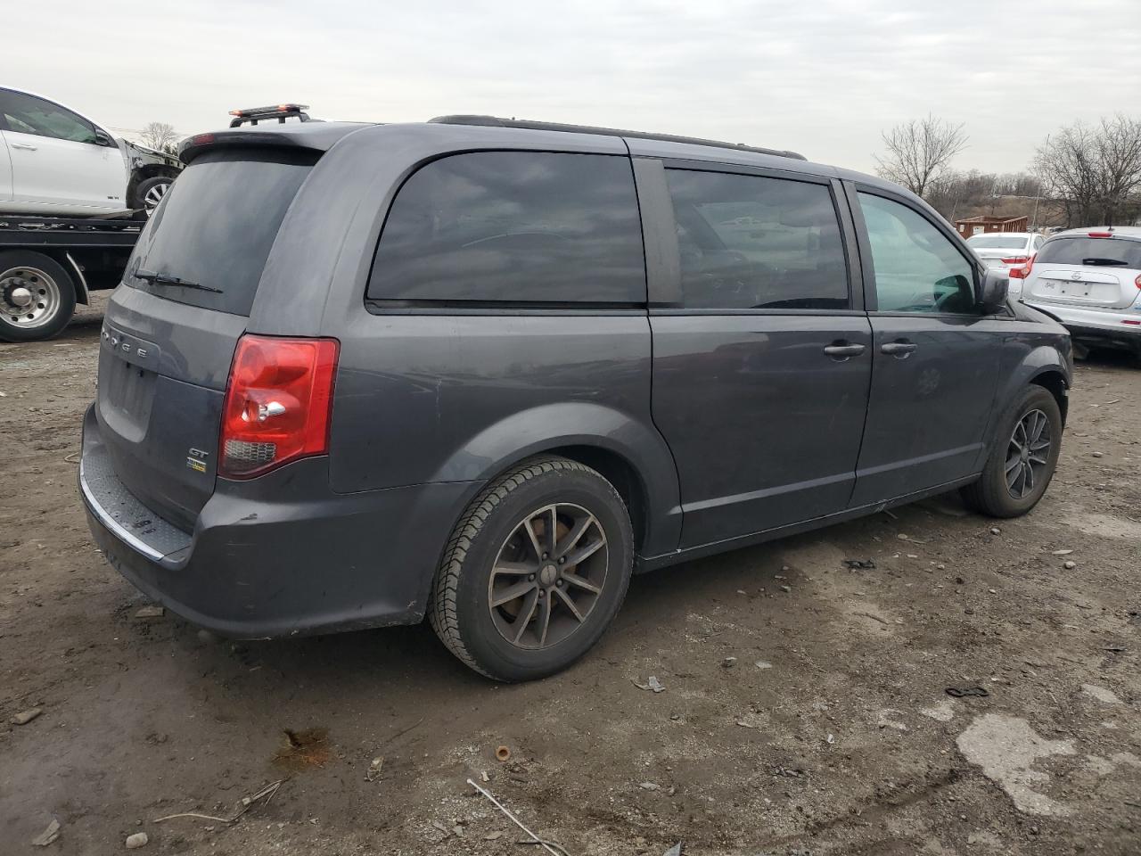 2018 Dodge Caravan - Image 3